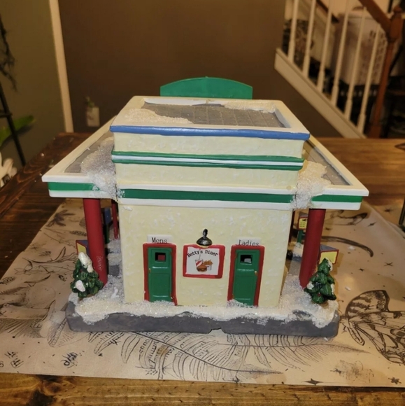 The Village Collection St Nicholas Square Betty's Diner 2008 Working w/ Box - Picture 5 of 5